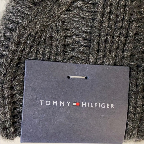 New with tag Tommy Hilfiger fleece lined cable hat - Picture 5 of 8